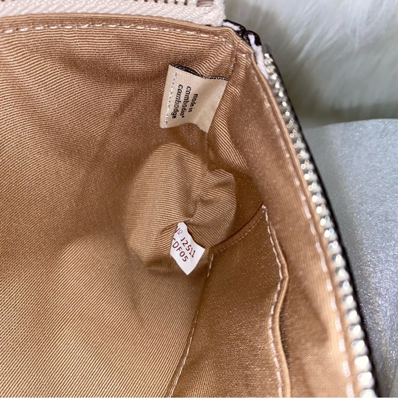 Coach leather Cherry print wristlet New - Picture 7 of 8